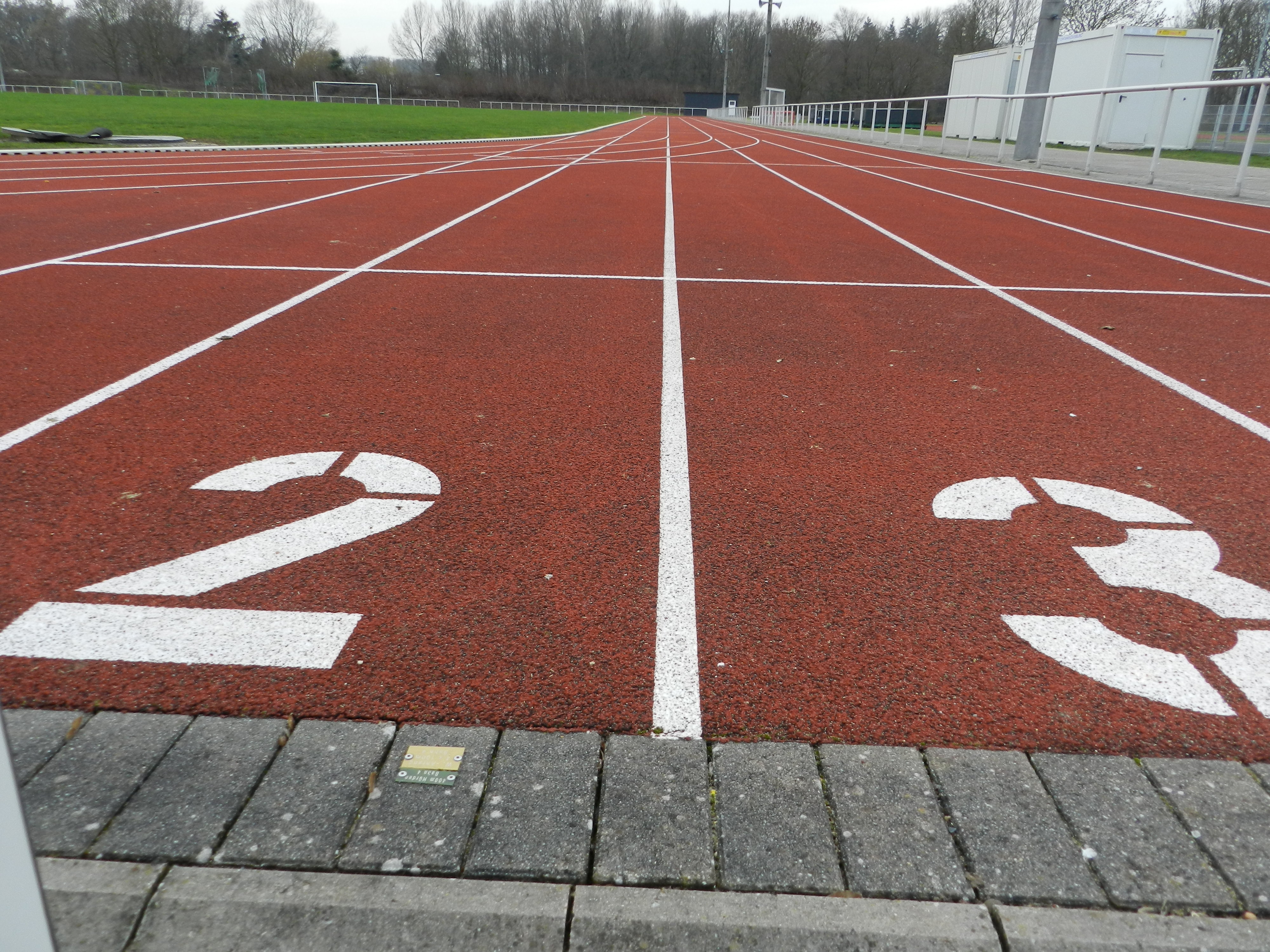 Bahn auf dem Sportplatz in Nieukerk