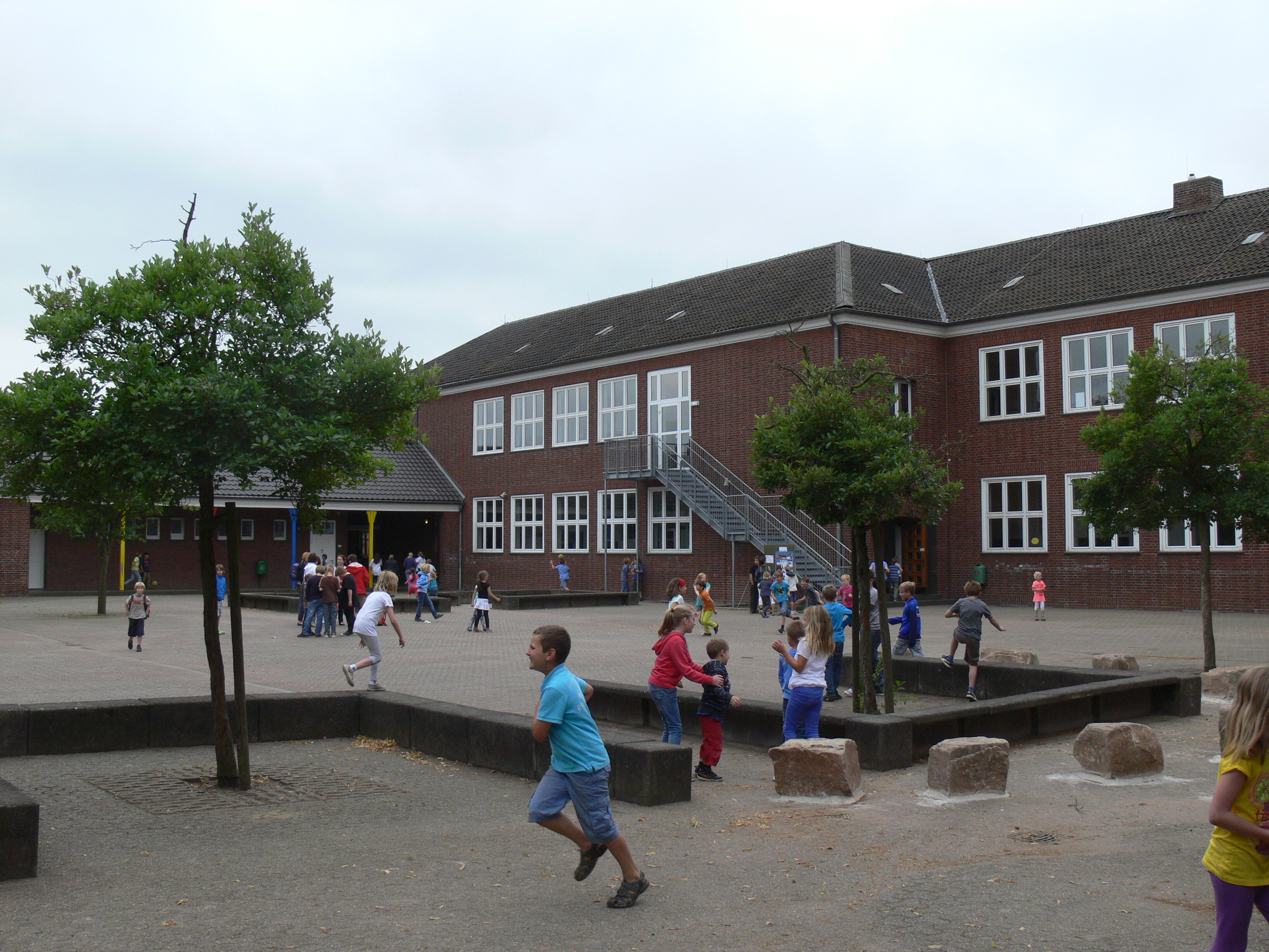Schulhof St. Petrus Schule in Aldekerk