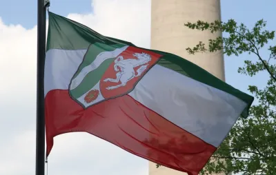 Flagge des Landes Nordrhein-Westfalen Flagge des Landes Nordrhein-Westfalen