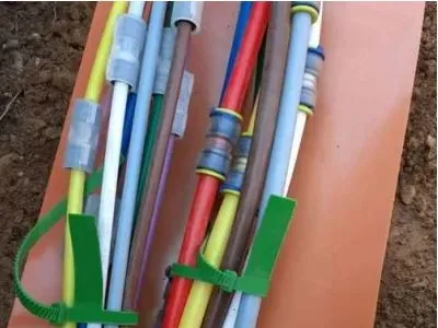 Bild von verlegten Glasfaserleitungen Bild von verlegten Glasfaserleitungen