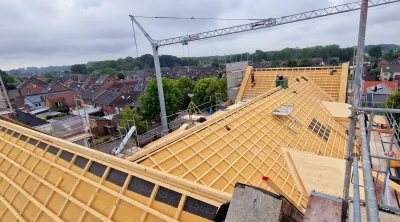 Unterkonstruktion des Dachs der Mariengrundschule Nieukerk Blick auf die Unterkonstruktion des Dachs der Mariengrundschule Nieukerk